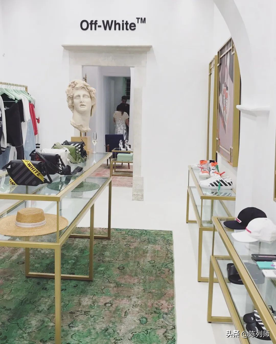 offwhite风格,白色品牌陈列搭配