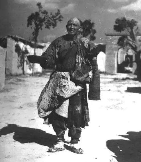 书中的乞丐：我们知道的不仅仅是丐帮，而是整个文明的暗影