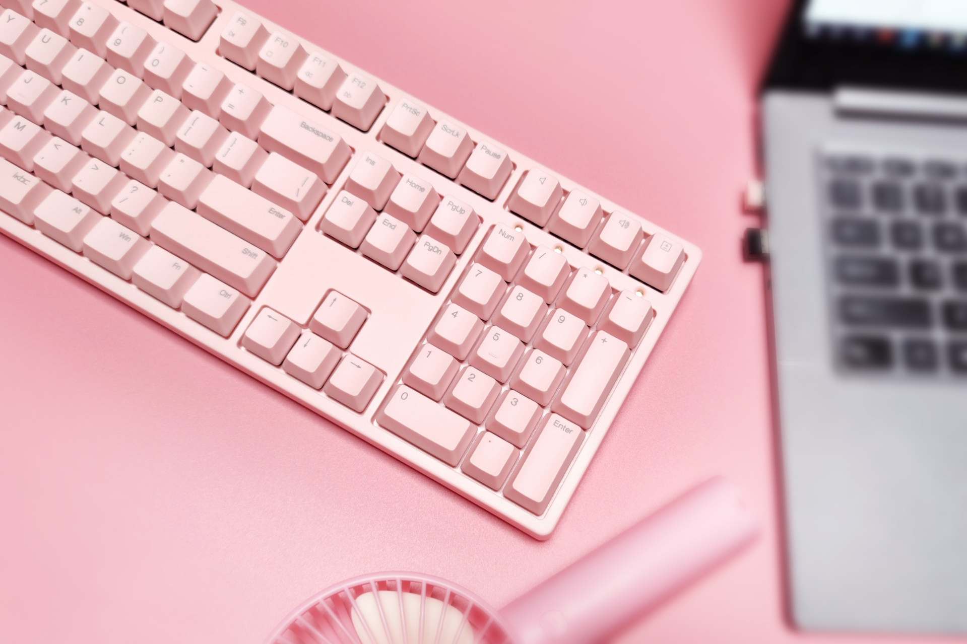 ikbcw210和黑峡谷x5选哪个好,ikbcw210无线蓝牙键盘续航测试