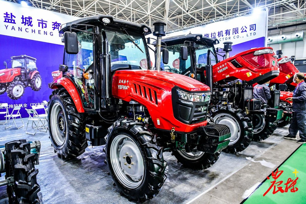 8090拖拉机多少钱一台,世界先进农机展