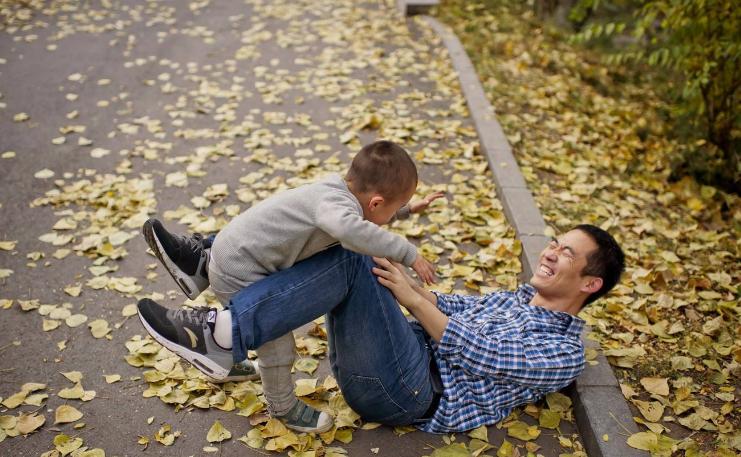 小孩发育期间腿疼是怎么回事,3岁宝宝说腿疼怎么判断