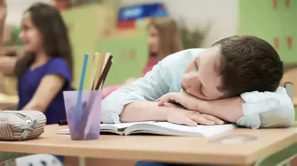 “减负”太遥远,现在我只想保住孩子的颈椎