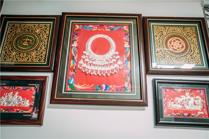 贵州旅游被带去银饰非遗传承馆,贵州千户苗寨银饰一条街