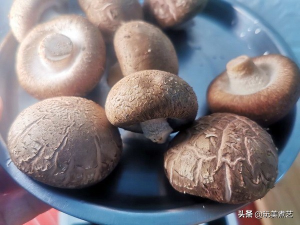 如何做出更美味的土豆香菇鸡,黄焖鸡加土豆香菇最下饭菜