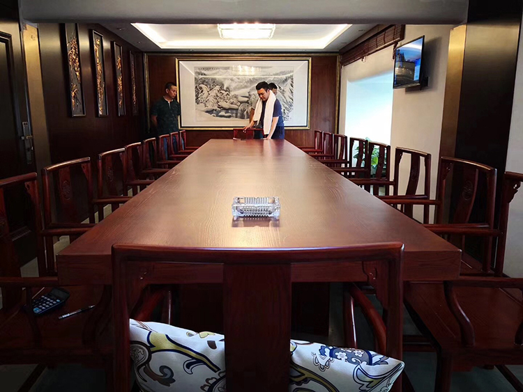 实木大板早几年的很贵,实木大板无处不在