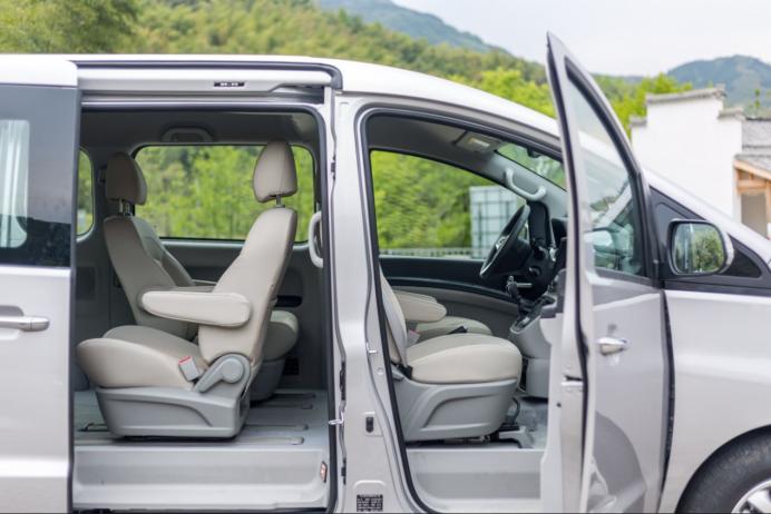 十几万搞定、国六柴油动力,这台新瑞风M4柴油版值得推荐