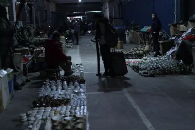 探索文玩鬼市场,老玩家看文玩鬼市