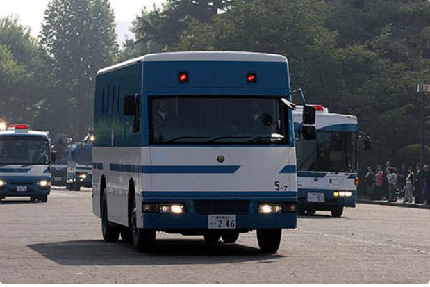 日本隐藏式警车,日本警察用的是什么警车