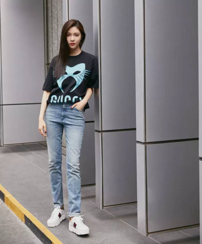 老铁放肆购!潮牌1~3折起,衣麦仓哈尔滨银泰店被时尚咖“攻陷”