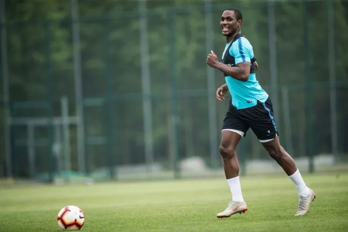 喂?有人做西班牙代购嘛?申花可能有这个需要......