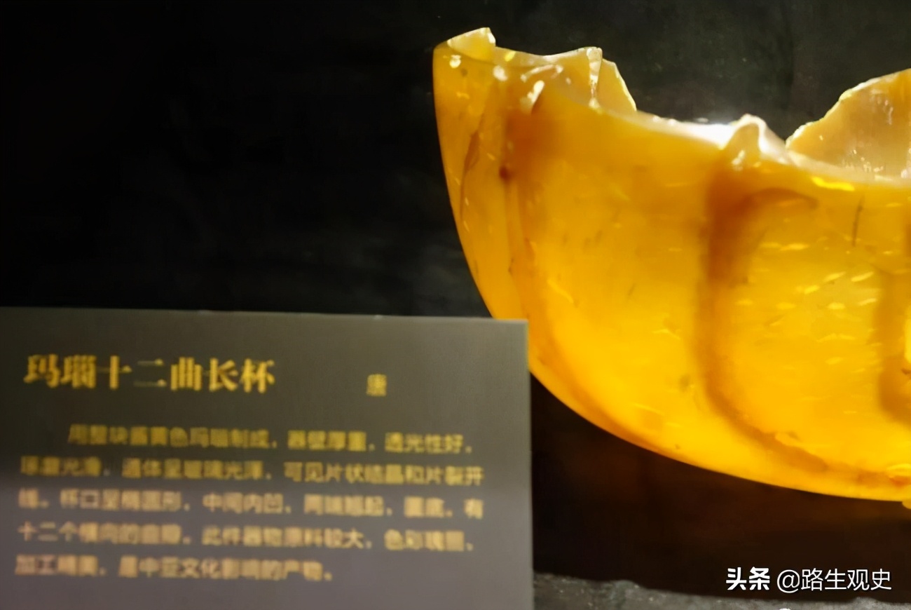 马步芳盗挖青海都兰古墓，派1个工兵营进驻，拿走金银器留下丝绸