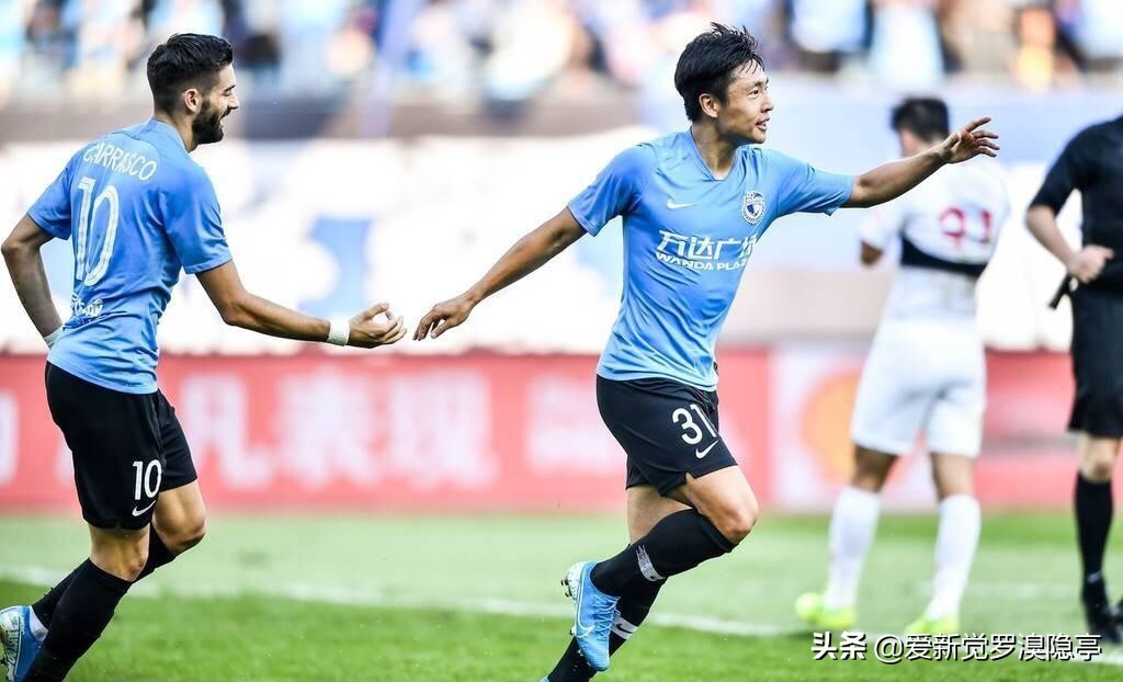 深度解析：新赛季大连人改打4231，郑龙为什么必须当首发前腰