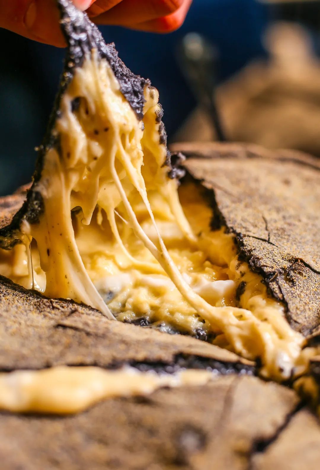 达明路上这家「黑店」，靠着瀑布芝士杀疯了