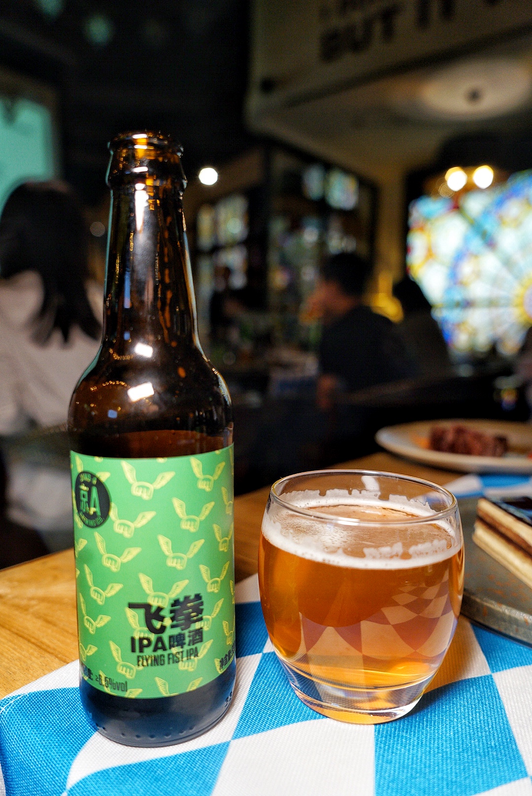 花式喝啤酒的正确方法,啤酒最流行喝法视频教程