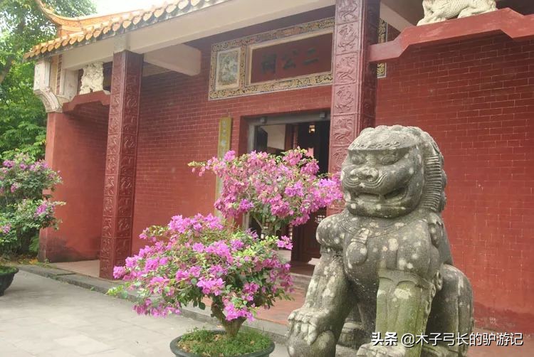 这个奇特的地方，将石狗视为图腾，却爱吃狗肉