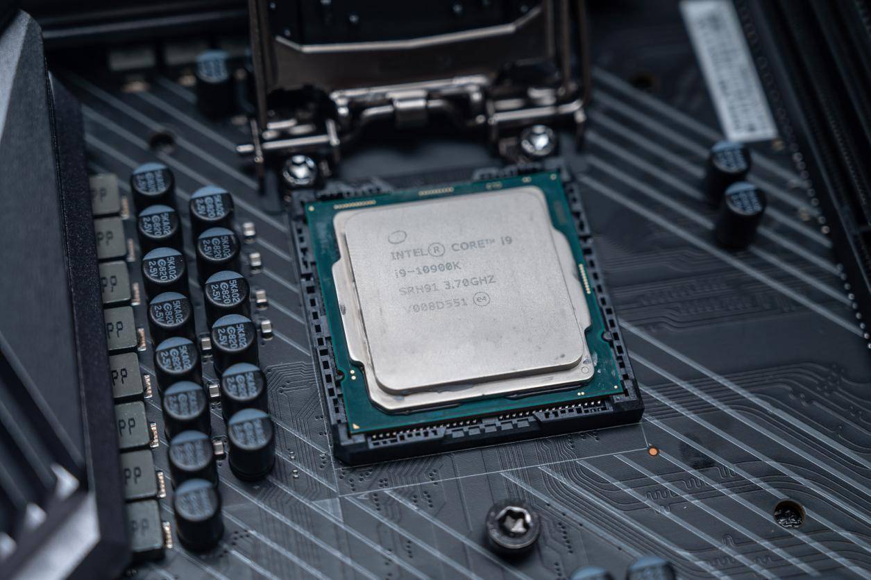 英特尔10代cpu能搭配的主板,英特尔10代cpu是钎焊吗