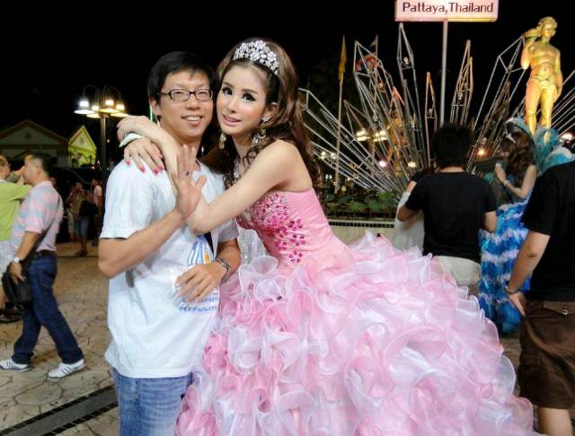 泰国人妖能结婚吗?是“嫁出去”还是“娶进来”?当地人说出实情