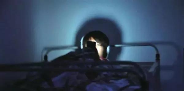 孩子玩游戏上瘾不上学怎么办,3岁小孩玩游戏不可自拔