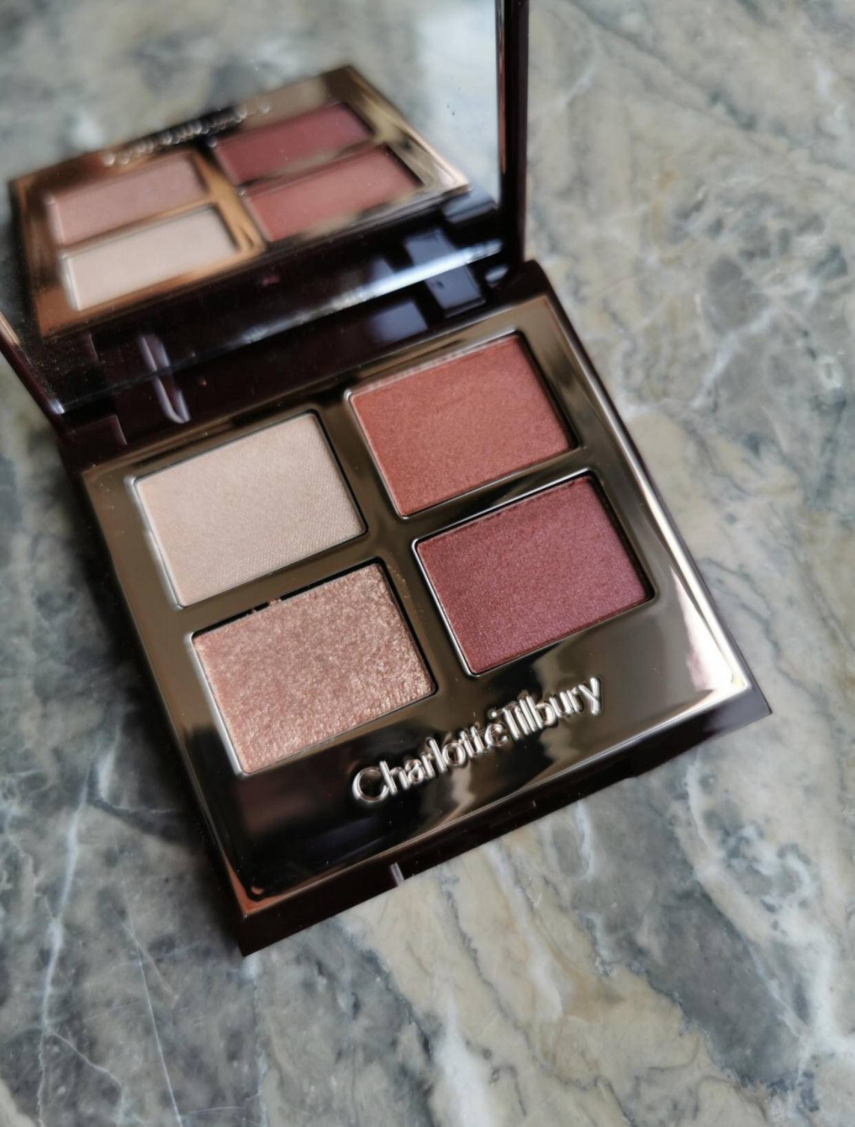 眼睛比较敏感用什么质地的眼影,眼睛凸买什么色的眼影