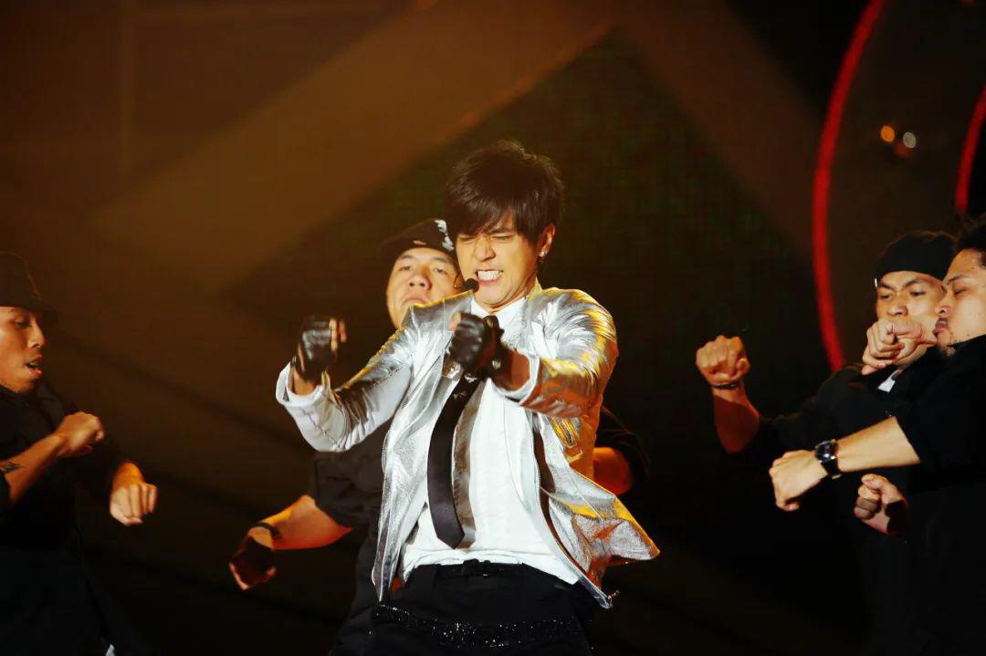 周扬青2018,周扬青是小网红但是为什么有钱