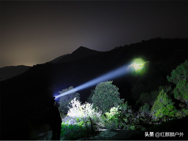 手电筒强光户外超亮头灯测评,锂电头灯户外强光手电