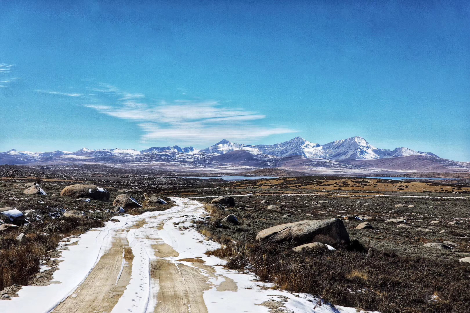 稻城亚丁出新政策，4种情况享受免票，神山下的风光是世外仙境
