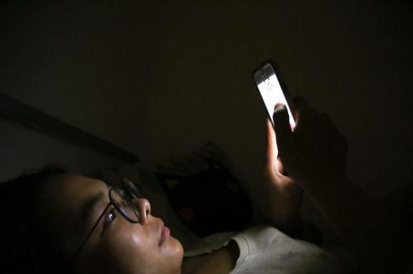 脸上油脂粒怎么护肤,脸上油脂粒挤出黄色颗粒