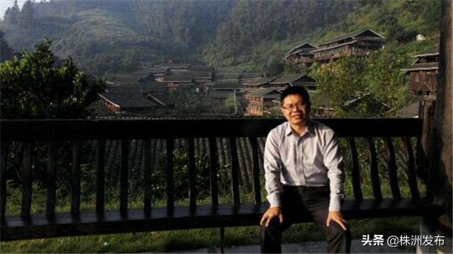 国庆盛典看直播，最幸福的株洲人是他！从株洲出差到邵阳，把他美醉了