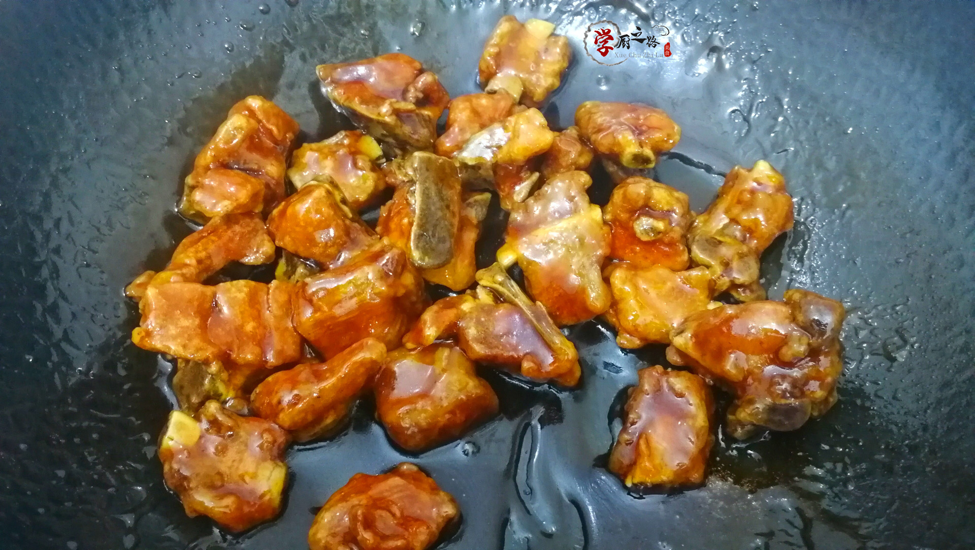 糖醋排骨干硬不脱骨？看大厨如何操作，干香肉嫩脱骨入味有诀窍