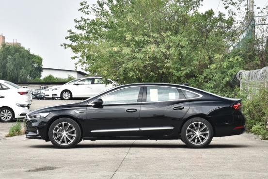 越自己的级让别人“越位”，买B级车价格的别克君越，有多香？