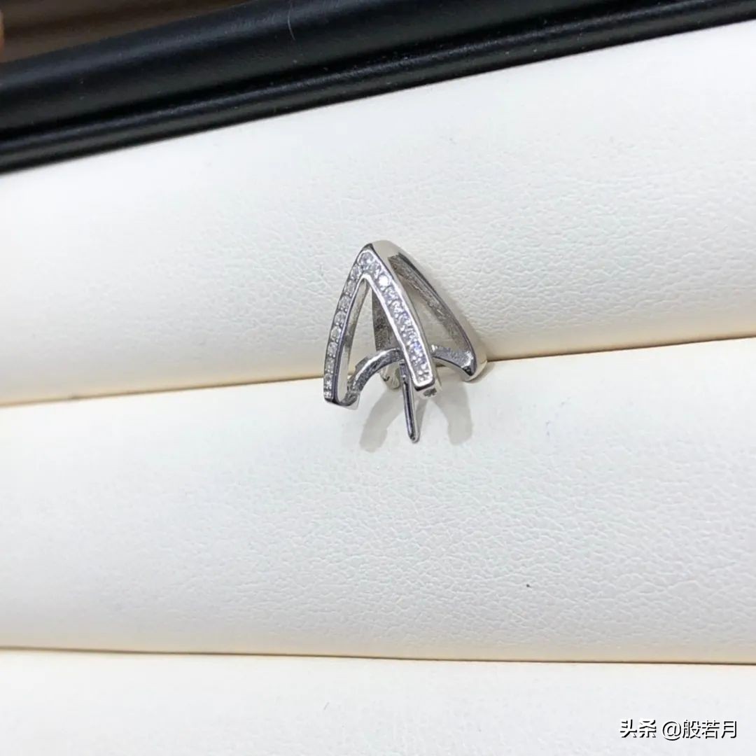 金手镯9000多买到假的完整版,18000黄金手镯