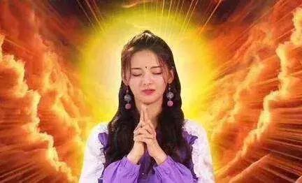 毛晓彤谈感情时林允眼神,毛晓彤谈林允