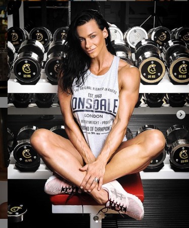 健美界最漂亮的腹肌,她被誉为全球第一健身女网红