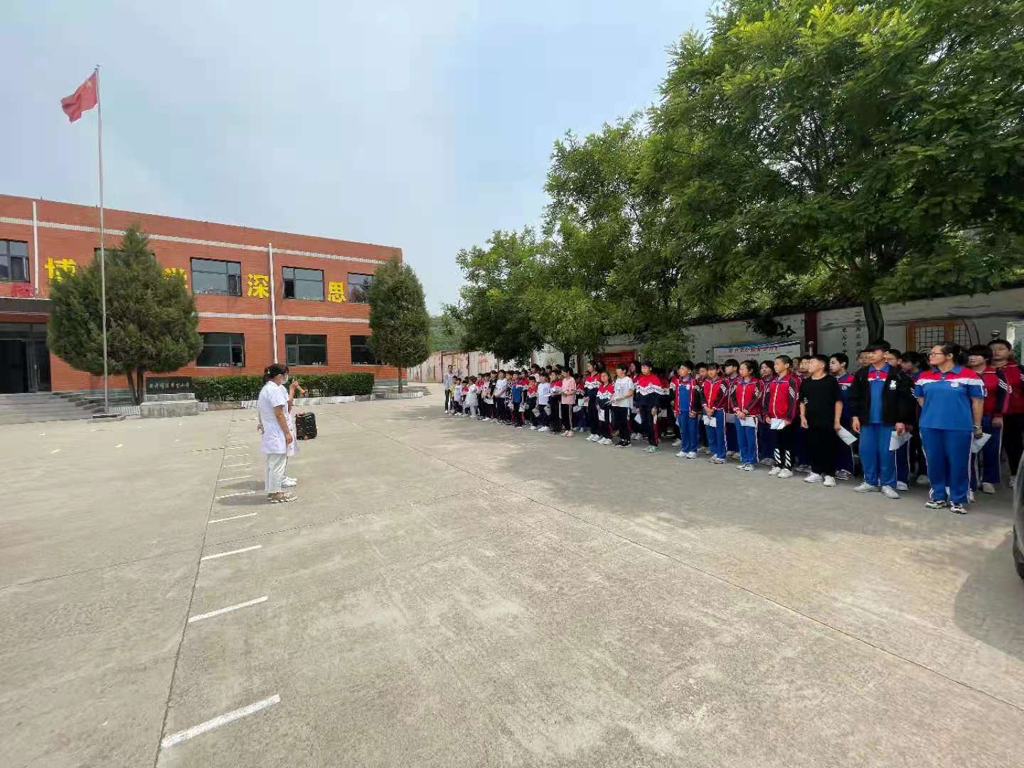 悦目眼科关爱青少年视力——走进新开博深希望小学