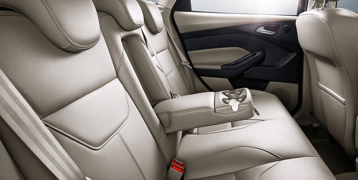 小贾买了一辆福克斯,开了两年听听她怎么评价这车