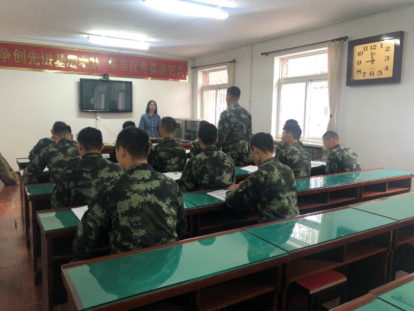 *警武**部队吉他培训班开课了