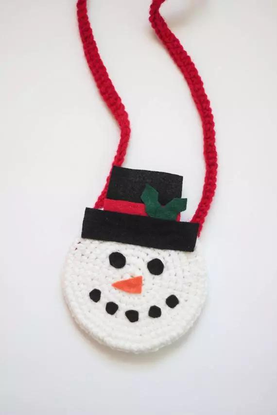 如何钩小包上的小装饰,钩个随身小包包好看