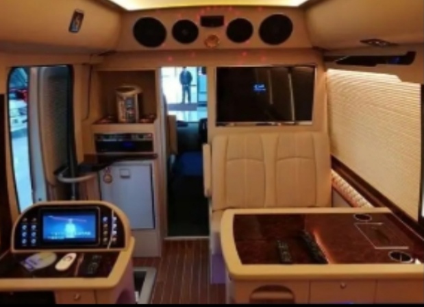 高端中巴车丰田考斯特,丰田考斯特中巴有多少座