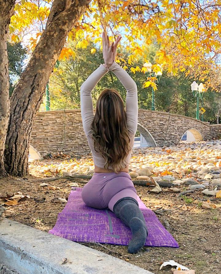 陈瑶穿露脐装,陈瑶穿格子衣服