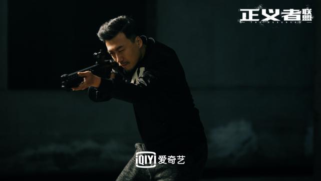 继《红海行动》后又一部硬核爆燃枪战电影《正义者联盟》开播