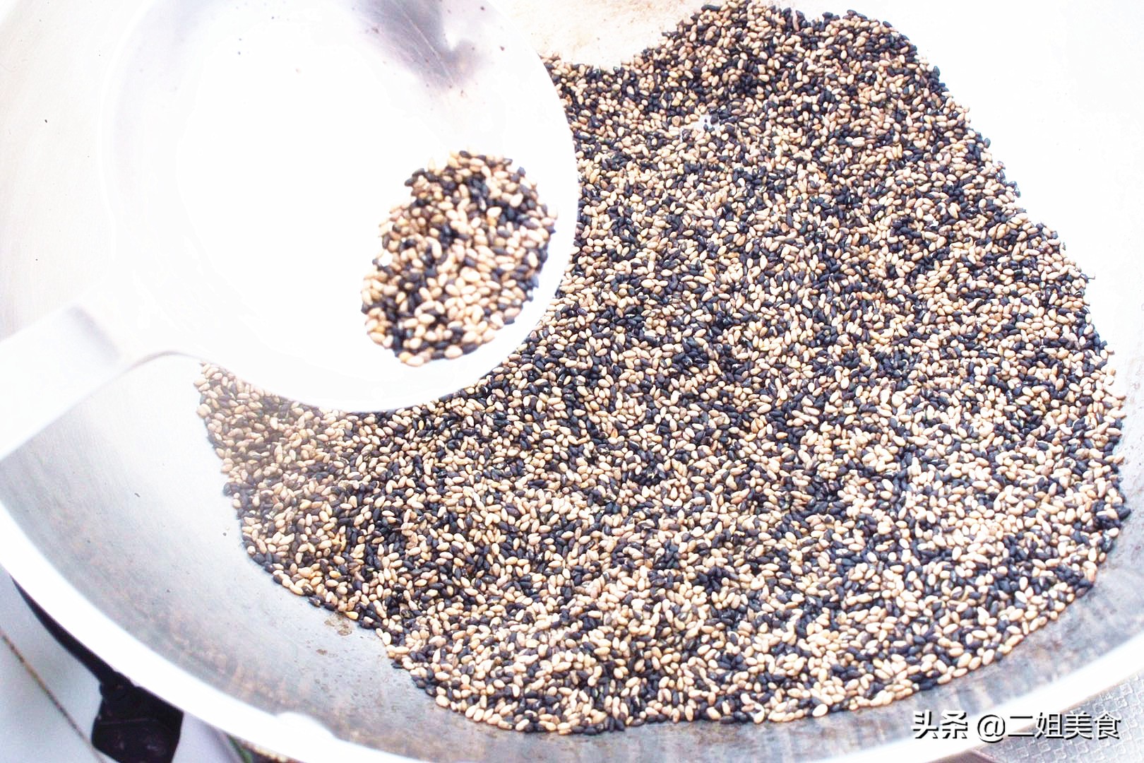 花生黑芝麻白芝麻怎么炒,黑芝麻和米饭一起煮芝麻要炒过吗