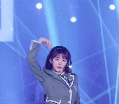 秦牛正威都没有忘动作，SNH宋昕冉直拍居然忘动作，足足停顿20秒