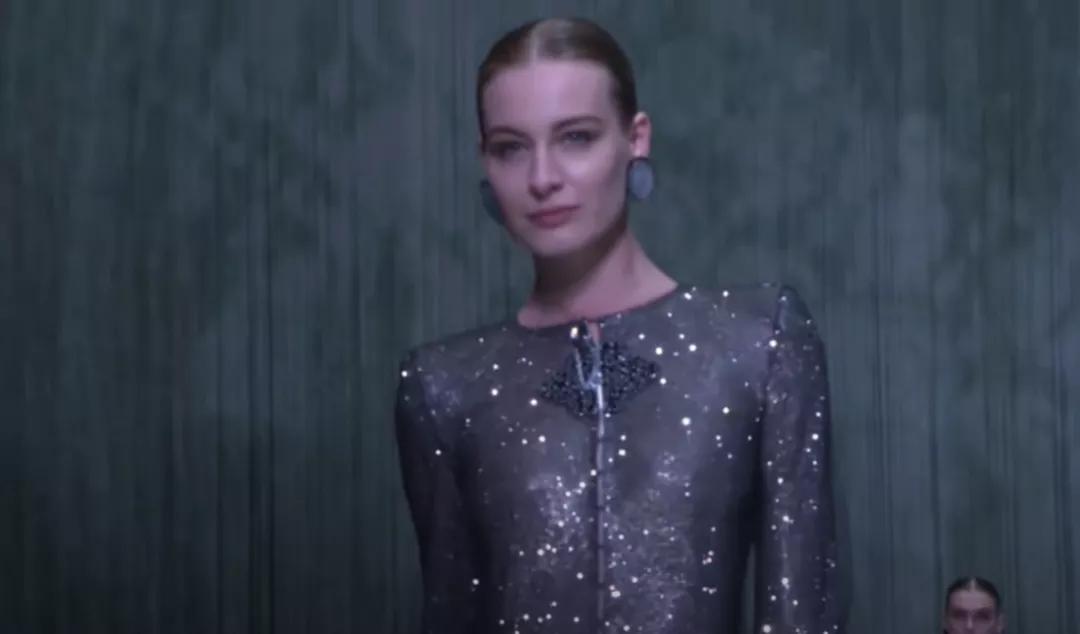 女明星红毯造型少不了它？网友：论优雅，还得是Armani的设计