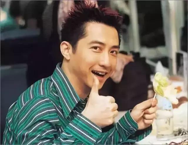 他是官二代，回自己家需要买门票，为了吉他不顾性命