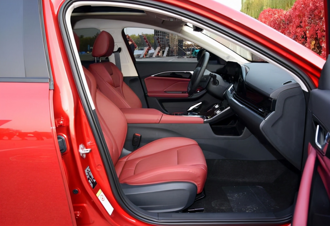 又一国产黑马亮相操控堪比途观,奔腾b70这款车怎么样值得购买吗