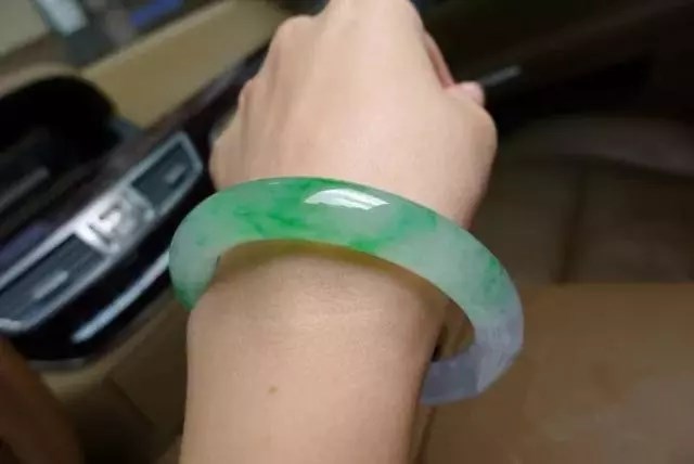 大涨的翡翠原石,9000块翡翠