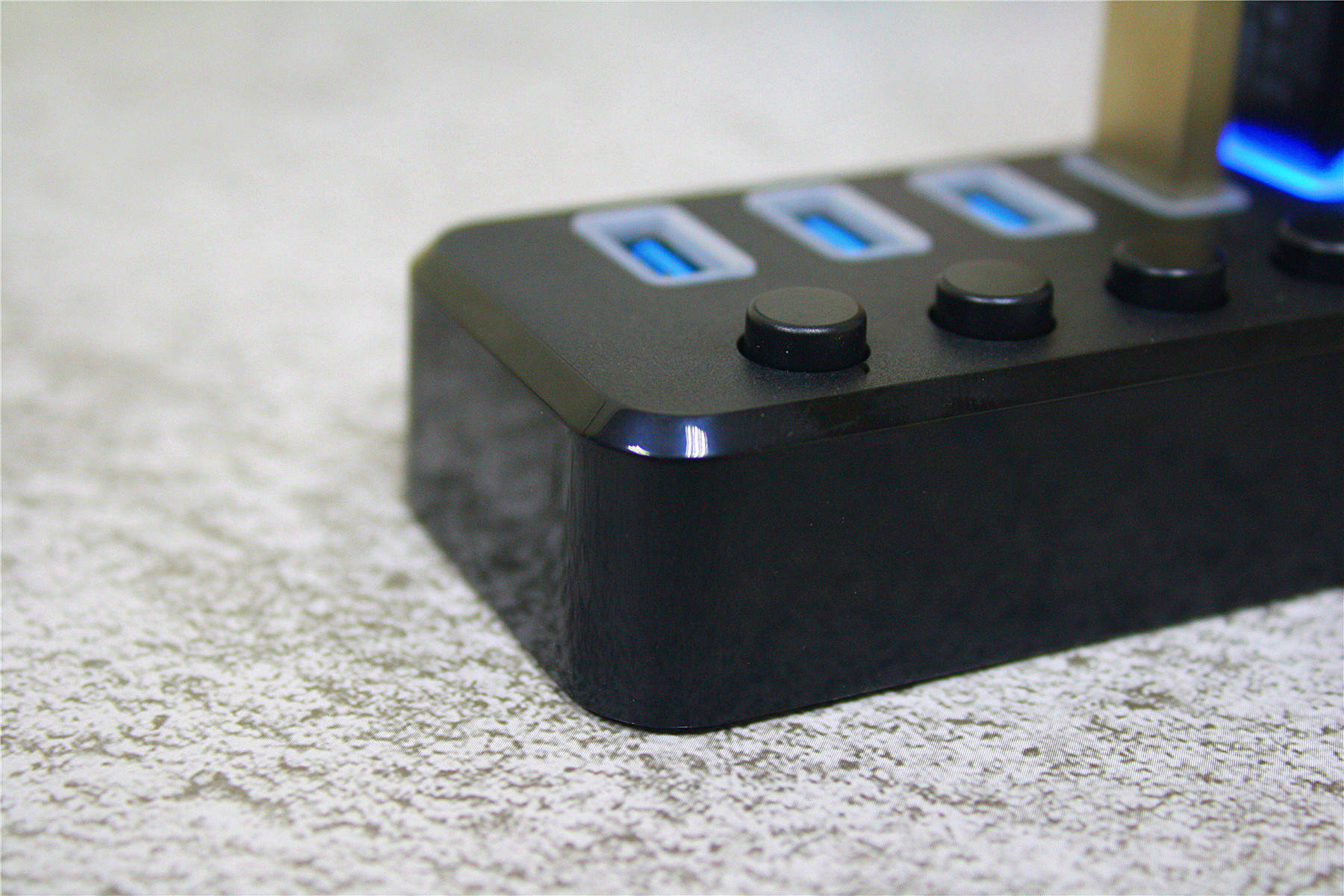 烧了2个HUB和1个光驱后我选择了分控集线器