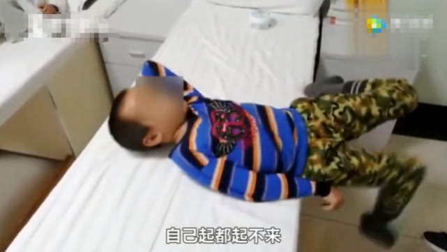 9岁男童因玩手机成“歪脖”，治疗时表姐忍不住露出笑容