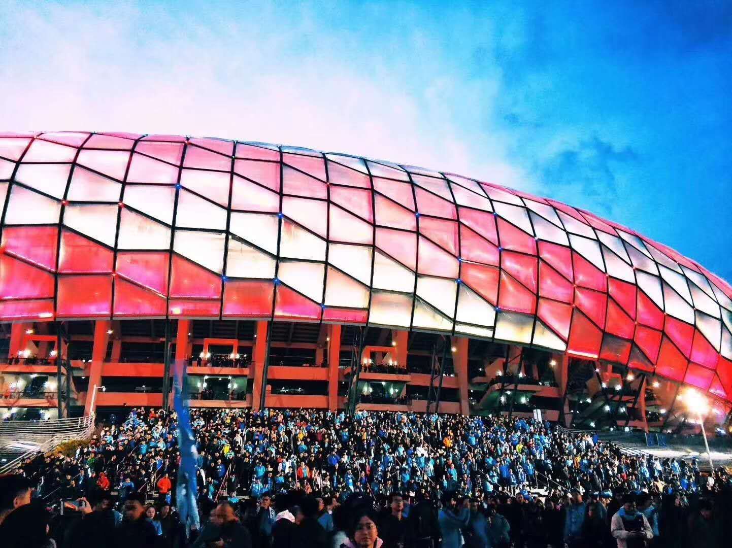 大连是著名的足球之城,大连新建亚洲最大足球场