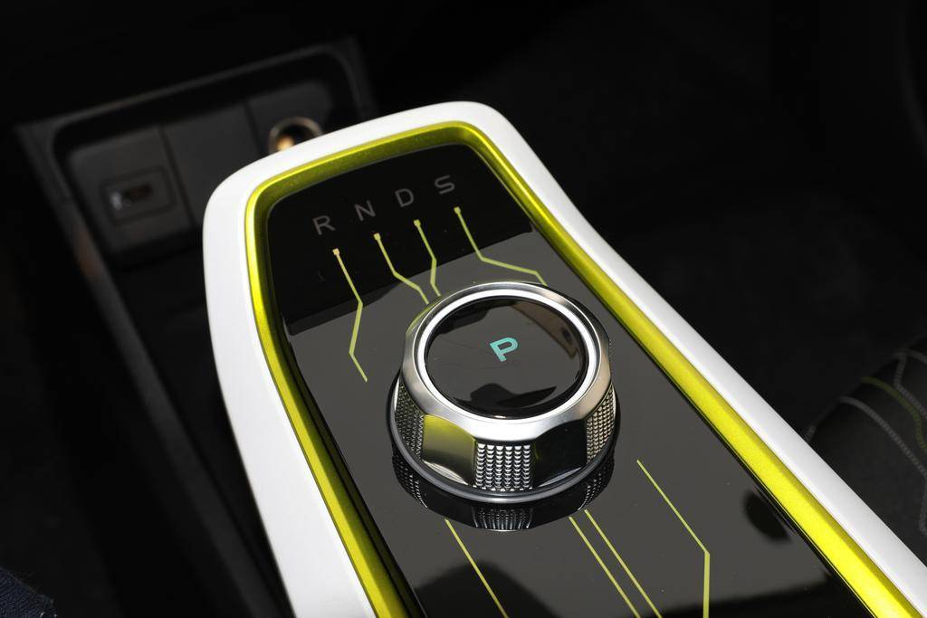 国产小型电动汽车大续航,国产首款纯电动车续航1000公里